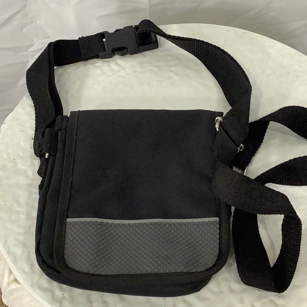 Black nylon/polyester cross over bag